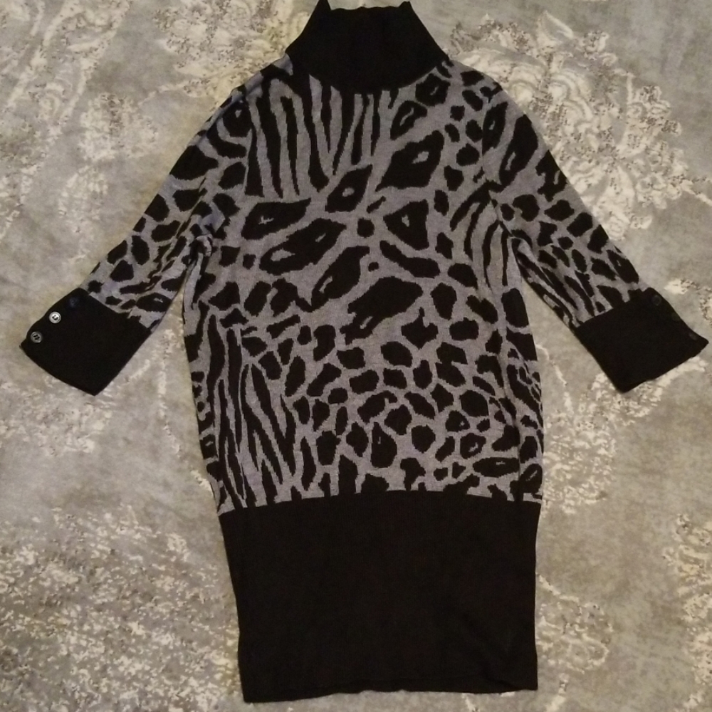 Express small zebra print 3/4 black  grey sweater